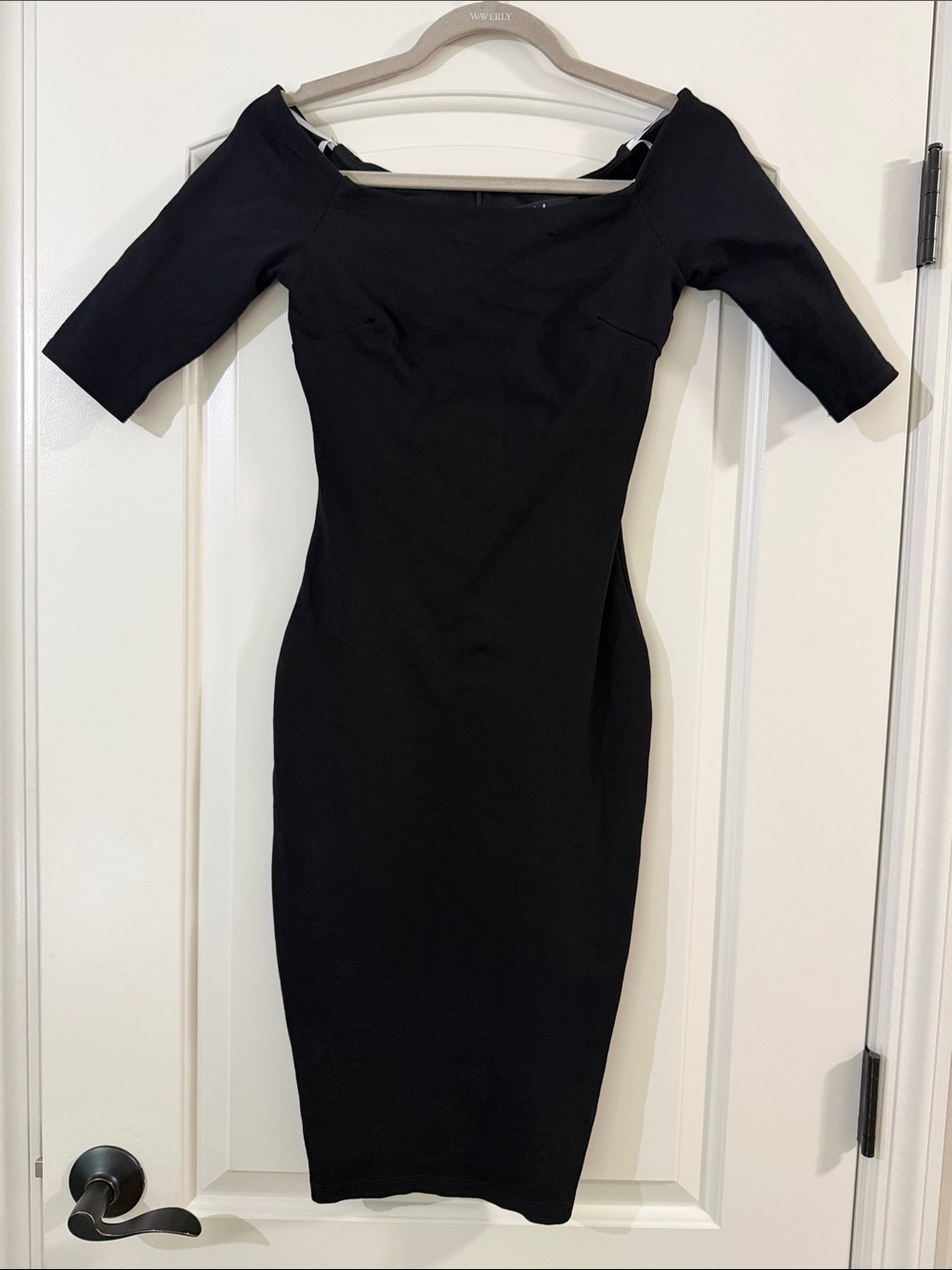 Lulu’s black dress
